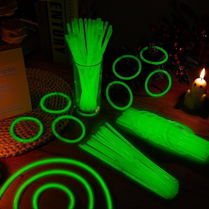40 Pack 8??Green Glow Sticks Bracelet Necklaces Bulk with 40 Connectors Neon Glow In The Dark Party favors Supplies for Holiday Birthday Party Decoration (Green)
