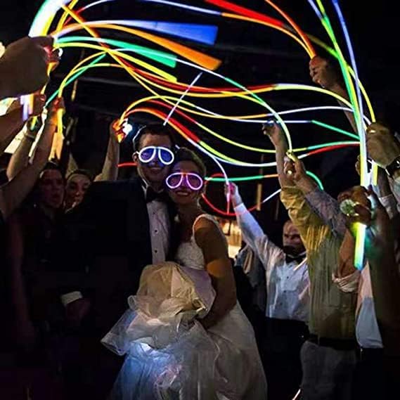 Glow Fever Glow Sticks Bulk 100ct 22'' Glow Necklaces with Connectors, Neon Light Sticks for Party Festivals Raves Concert Birthday Wedding, Green