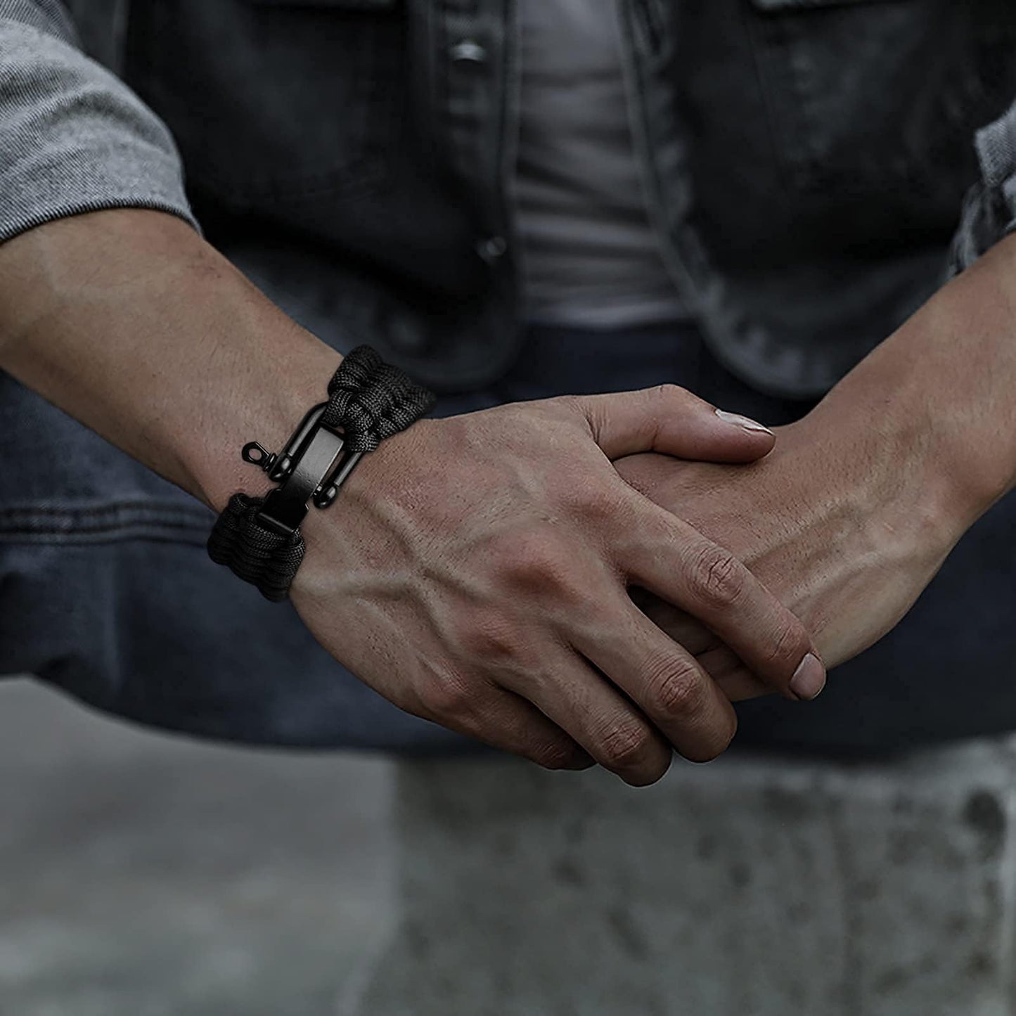 Oadnfa Survival Bracelet,Tactical Paracord Bracelet with Forged Stainless Steel U-Type Shackle
