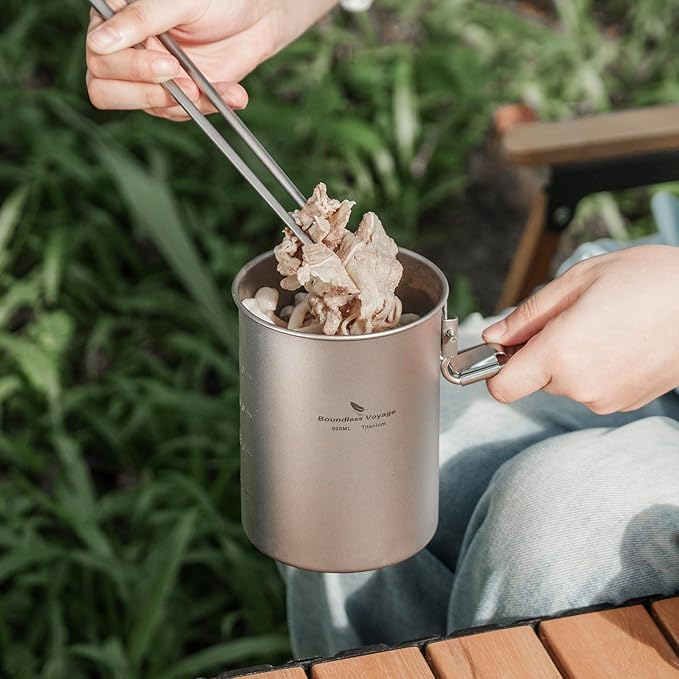 iBasingo 900ml Titanium Camping Cup with Lid Lightweight Portable Camping Pot for Backpacking Hiking Travel Cookware with Stainless Steel Foldable Handle, Ideal for Coffee, Soup, Cooking Ti2040C