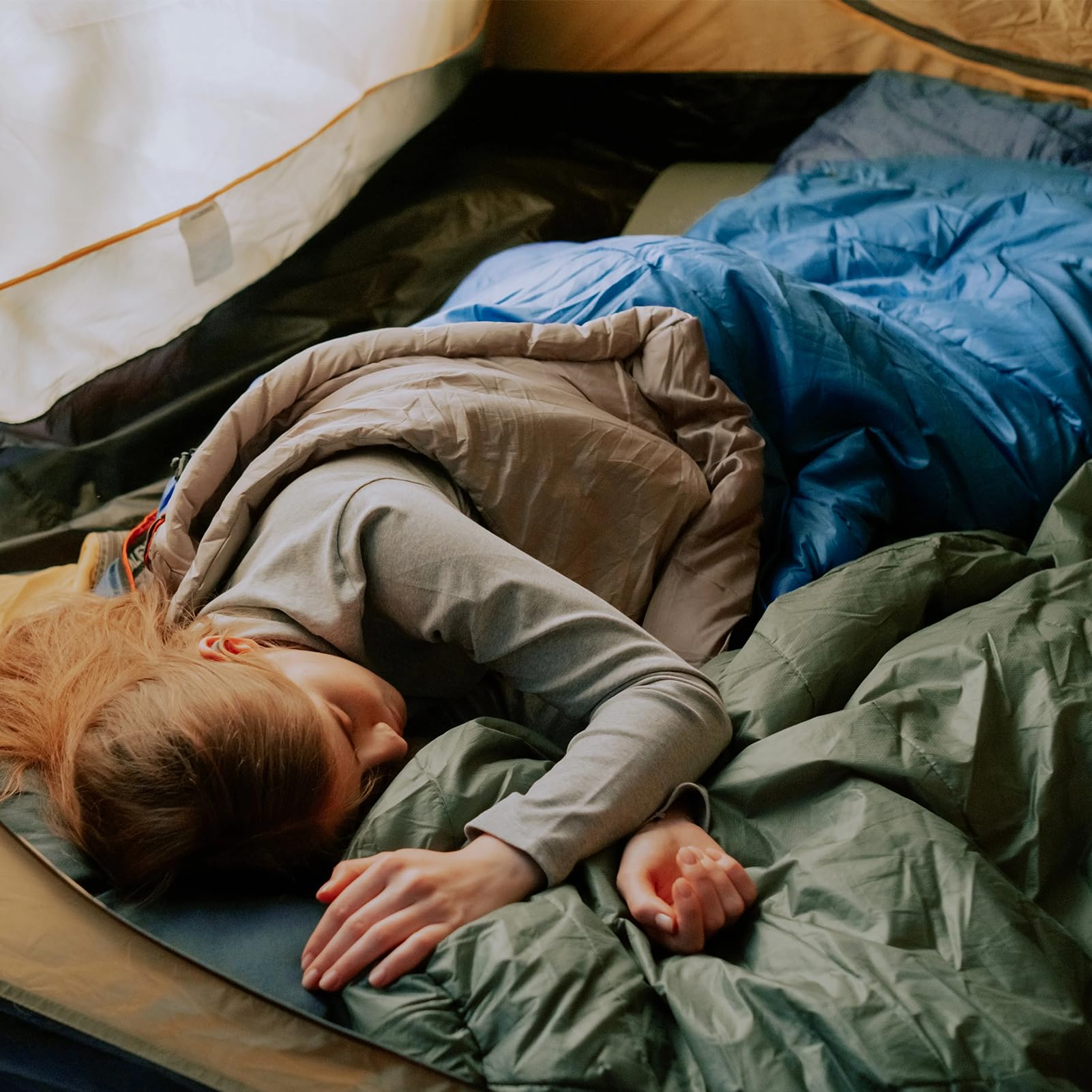 COVACURE Camping Blanket, Packable Down Alternative Outdoor Blanket-Blue