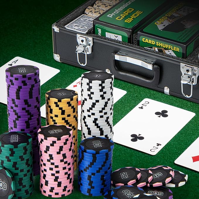 GYMAX Poker Chips Set, 600 PCS Texas Hold 'em Casino Chip Set w/Carrying Case, 6 Decks of Cards, 5 Dices & 3 Dealer Buttons, Poker Felt, Card Shuffler, Card Shoe, for Blackjack Gambling (600 PCS)