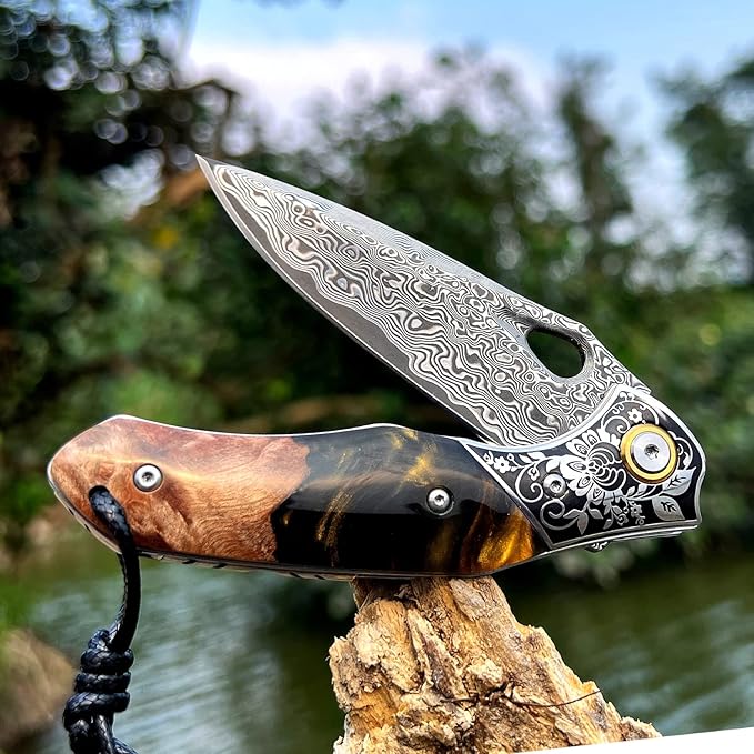 handmade Japan Damascus steel pocket knifeï¼?.1" VG10 blade men and women Folding knife，With holster，Lining lock，resin and Maple handle，Suitable for EDC outdoor camping，go fishing hunting