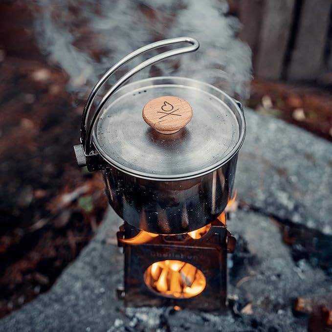 Überleben | Kessel Camp Kettle ??37 fl oz (1.1L) Camping Pot with Locking Lid, Hanger & Canvas Bag ??Bushcraft Coffee & Tea Kettle, Outdoor Cooking Camping Essentials