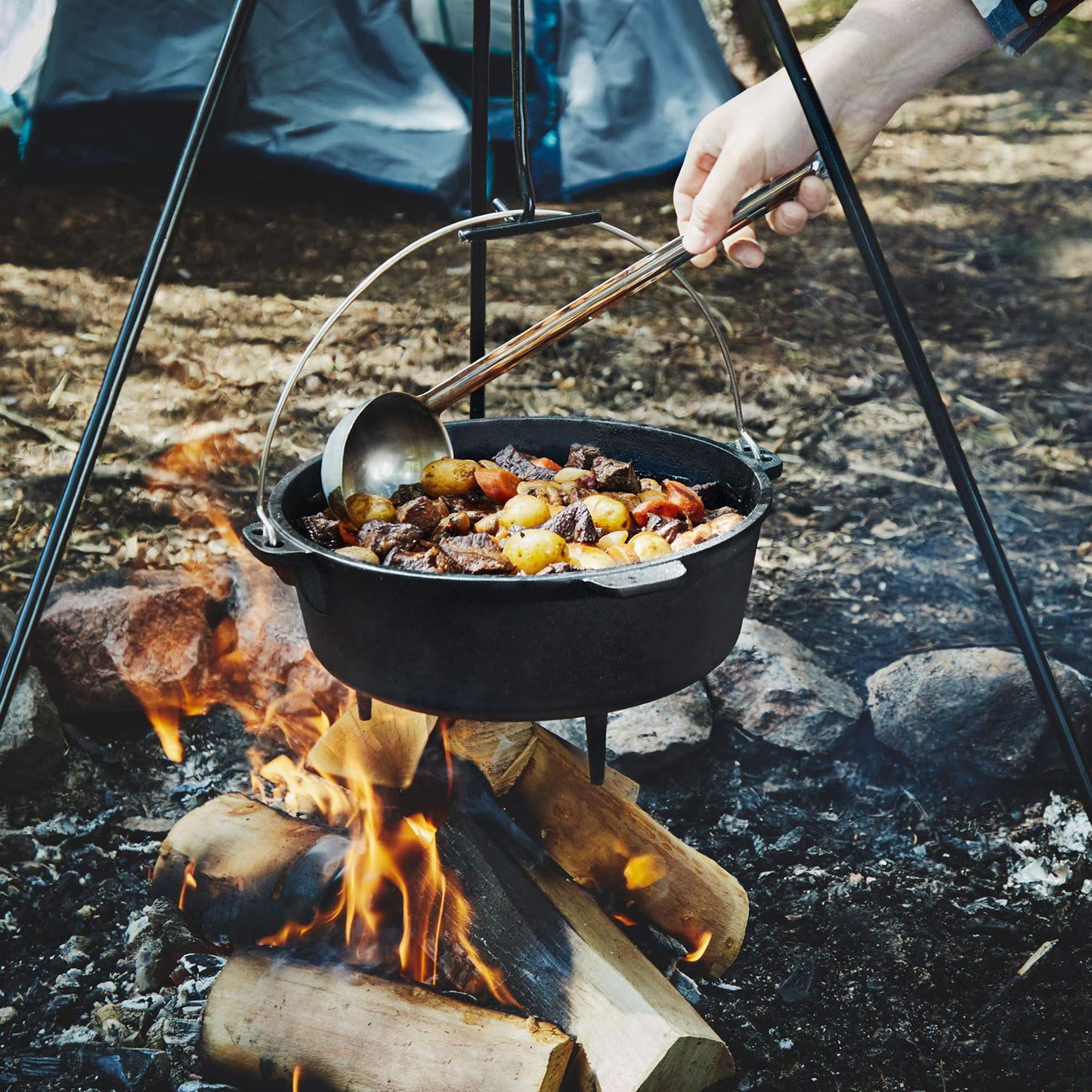 Uno Casa 6Qt Cast Iron Camping Dutch Oven with Lid Lifter and Storage Bag - Pre-Seasoned Outdoor